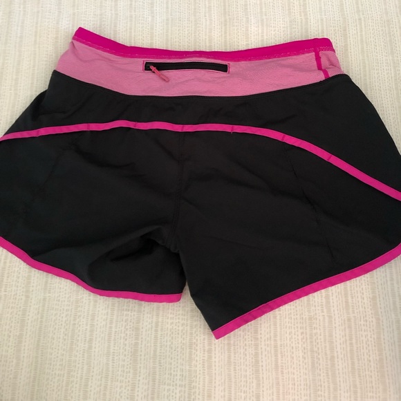 Lulu Lemon women’s shorts - Picture 2 of 2